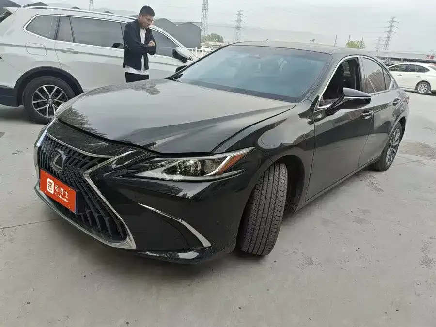 Lexus ES 2024