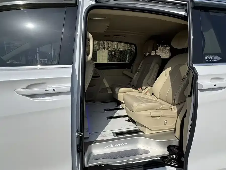 Buick GL8 2023 ES Lu Zun Premium Edition 2023 — миниатюра 2