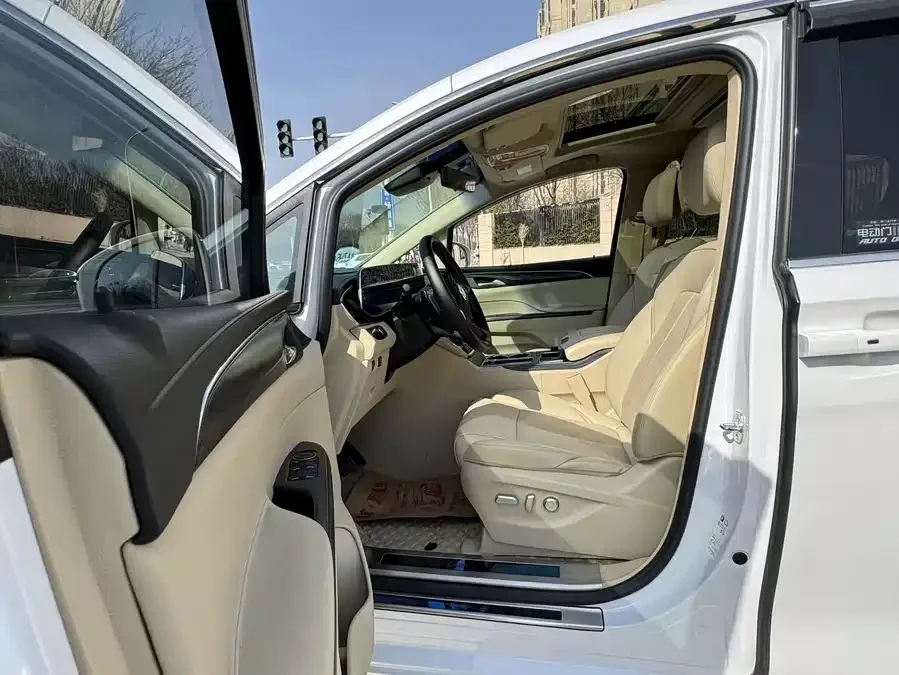 Buick GL8 2023 ES Lu Zun Premium Edition 2023 — миниатюра 4