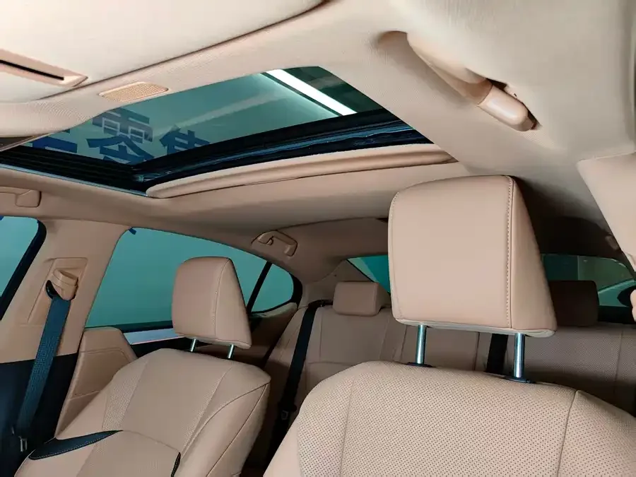 Lexus ES 2025 200 Premium Edition 2025 — миниатюра 2