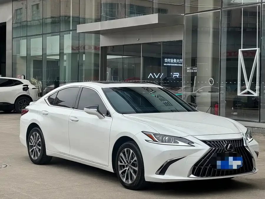 Lexus ES 2024