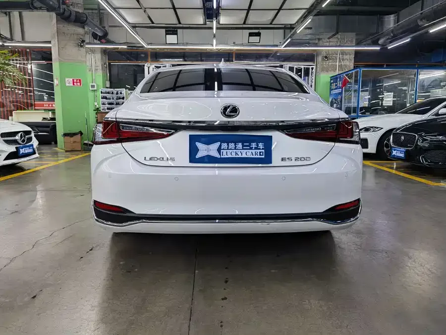 Lexus ES 2023 200 Excellence Edition 2024 — миниатюра 2