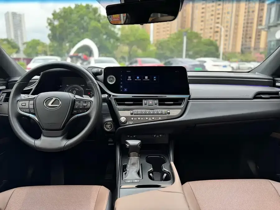 Lexus ES 2022 300h Premium Edition 2023 — миниатюра 3