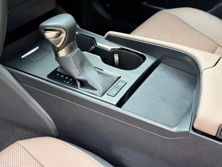 Lexus ES 2022 300h Premium Edition 2023 — миниатюра 4