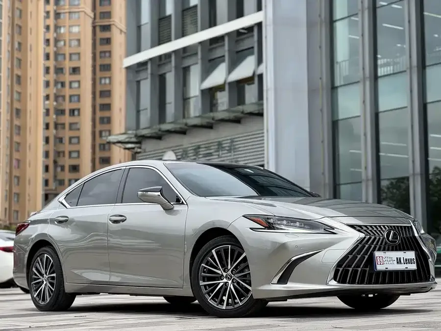 Lexus ES 2023