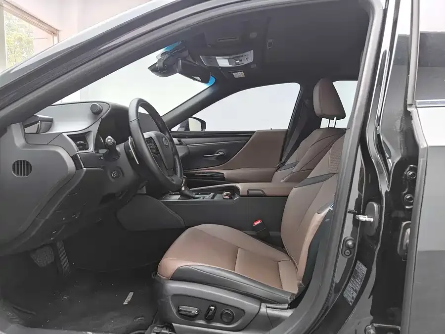 Lexus ES 2023 200 Excellence Edition 2024 — миниатюра 3