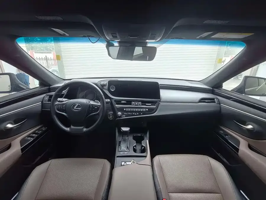 Lexus ES 2023 200 Excellence Edition 2024 — миниатюра 4