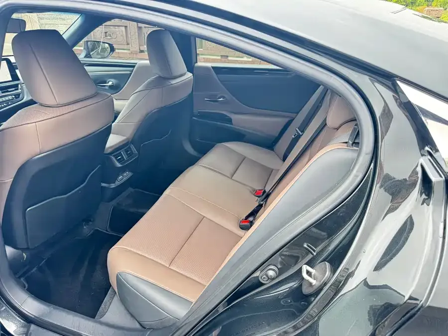 Lexus ES 2023 200 Excellence Edition 2024 — миниатюра 2