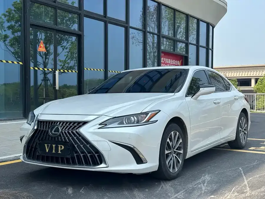 Lexus ES 2023