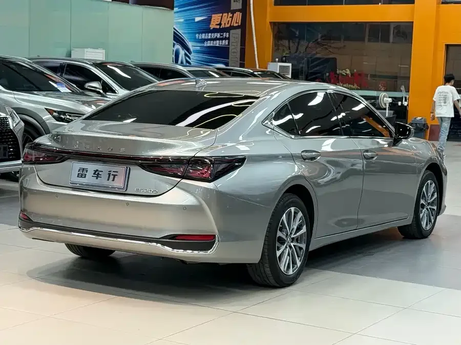 Lexus ES 2025 200 Premium Edition 2025 — миниатюра 3