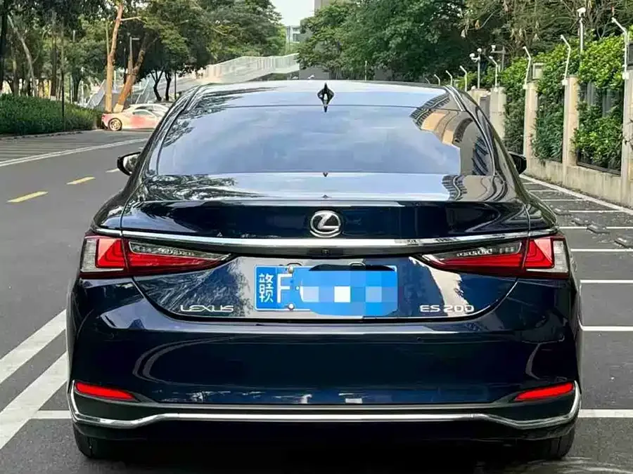 Lexus ES 2024 200 Premium Edition 2024 — миниатюра 2