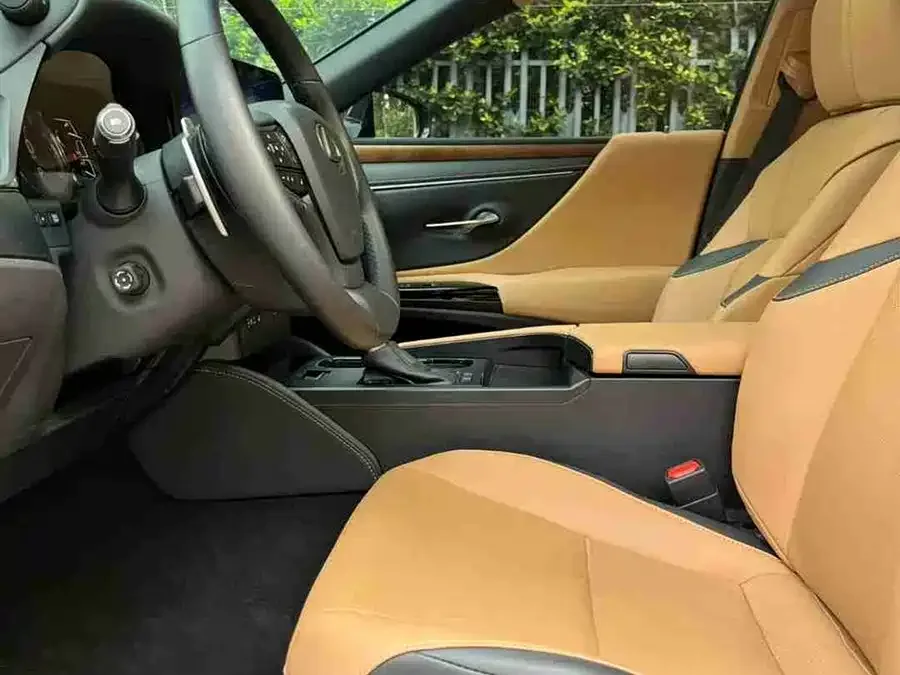 Lexus ES 2024 200 Premium Edition 2024 — миниатюра 3