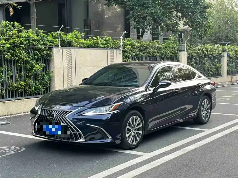 Lexus ES 2024