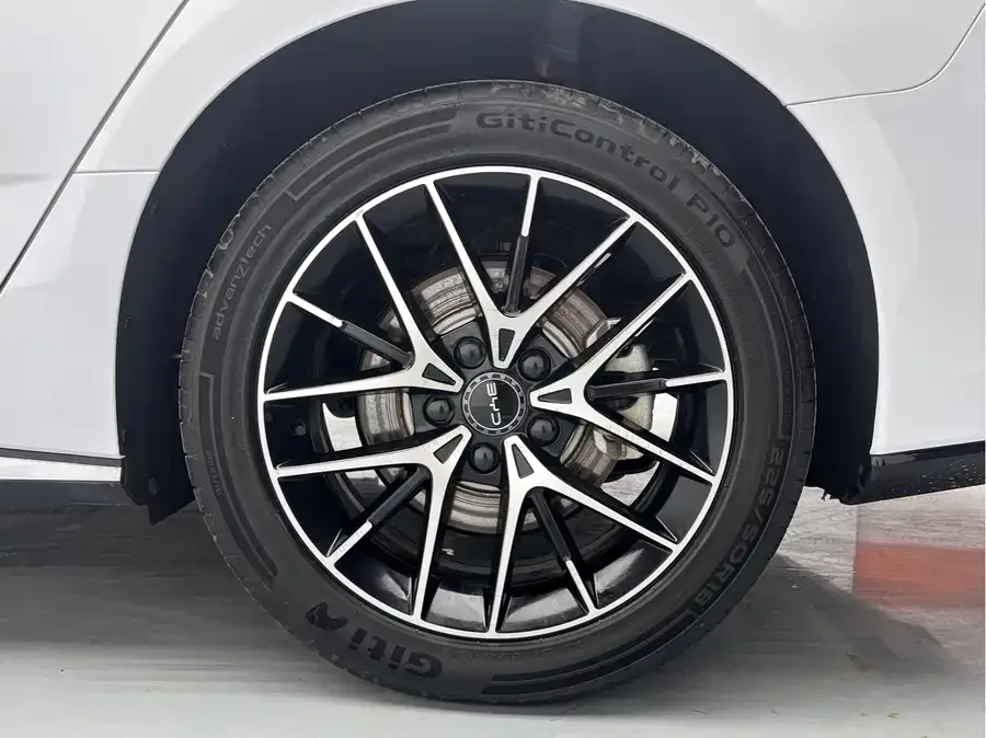 BYD Seal Haibao 2024 Glory Edition DM-i 1.5L 121km Luxury 2024 — миниатюра 4
