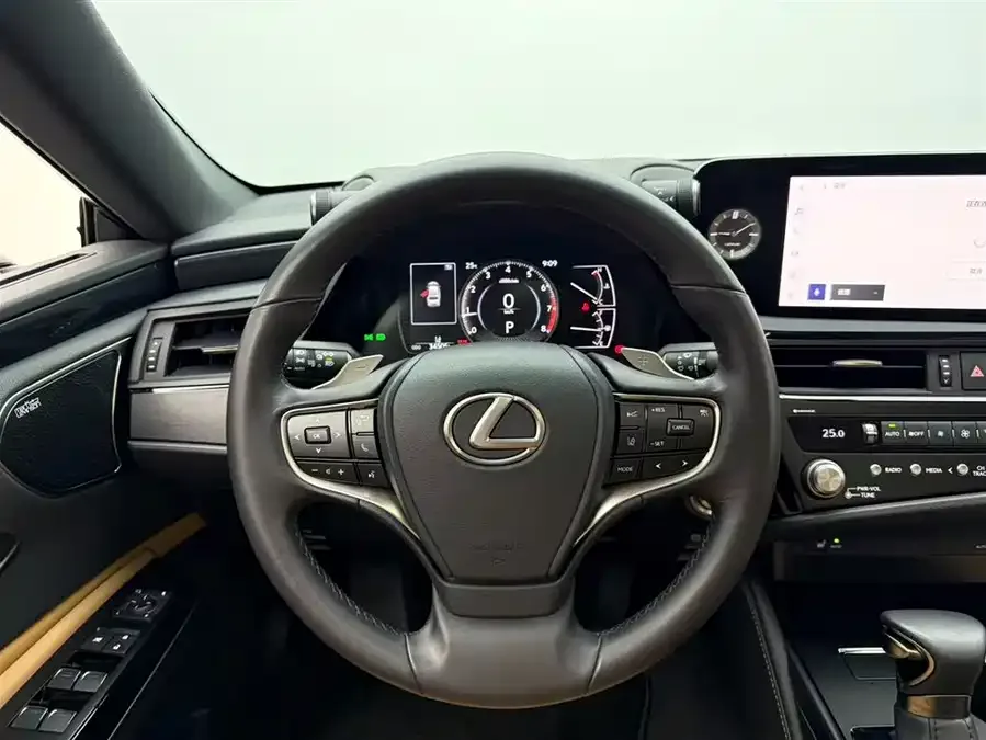 Lexus ES 2022 200 Excellence Edition 2023 — миниатюра 2