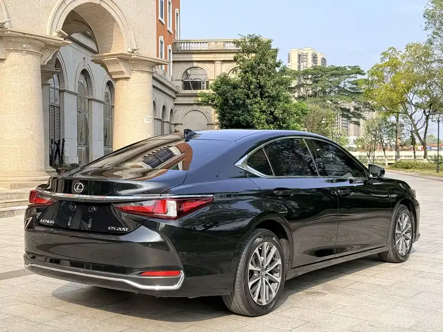 Lexus ES 2022 200 Excellence Edition 2024 — миниатюра 2
