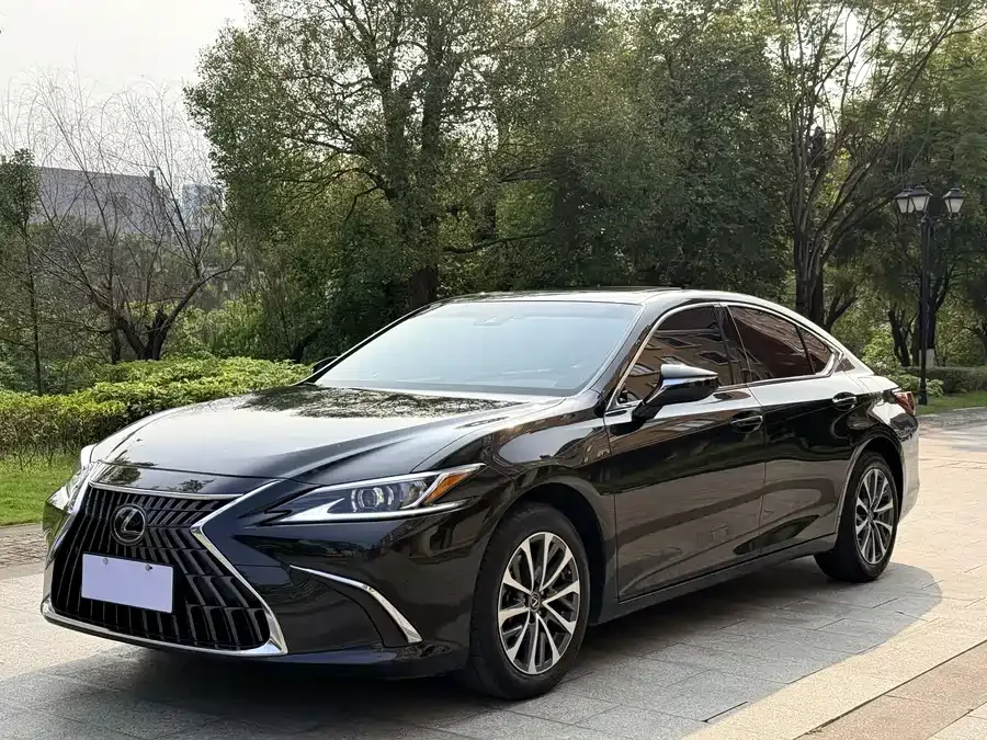 Lexus ES 2024