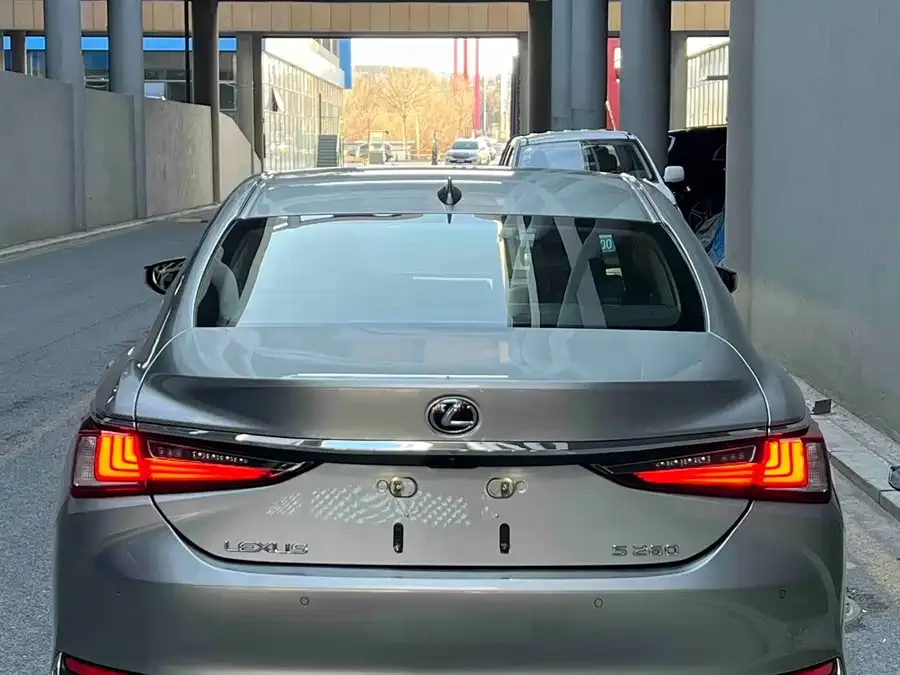 Lexus ES 2023 260 Excellence Edition 2023 — миниатюра 2