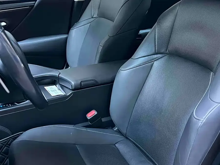 Lexus ES 2023 260 Excellence Edition 2023 — миниатюра 3