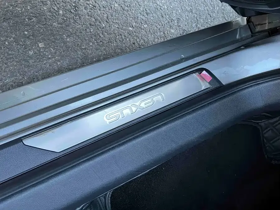 Lexus ES 2023 260 Excellence Edition 2023 — миниатюра 4
