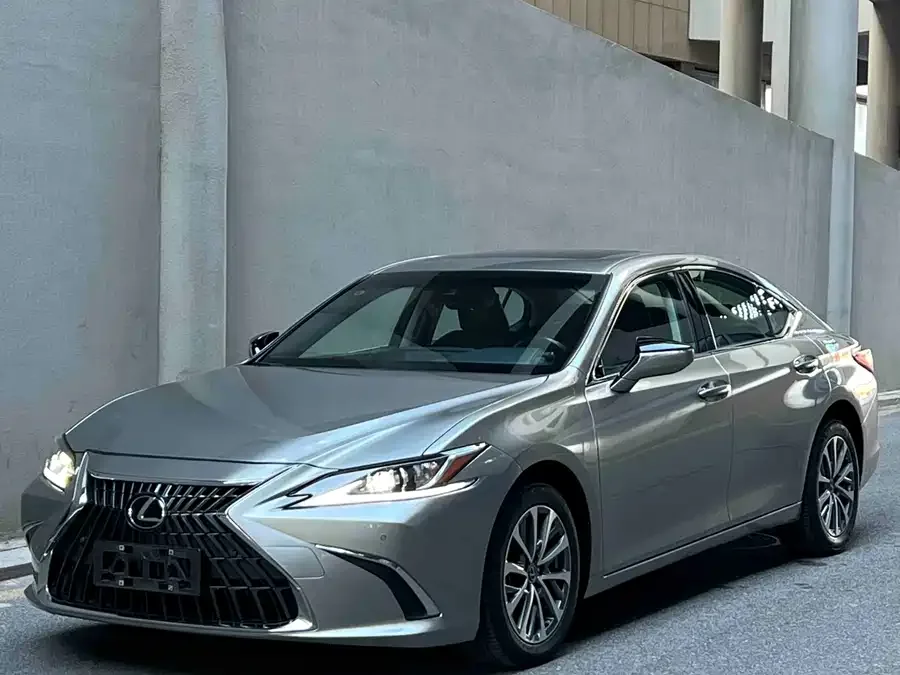 Lexus ES 2023