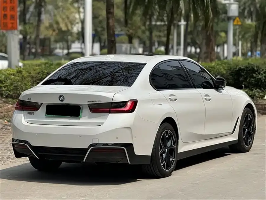 BMW i3 2024 eDrive 40 L Night Edition 2024 — миниатюра 3