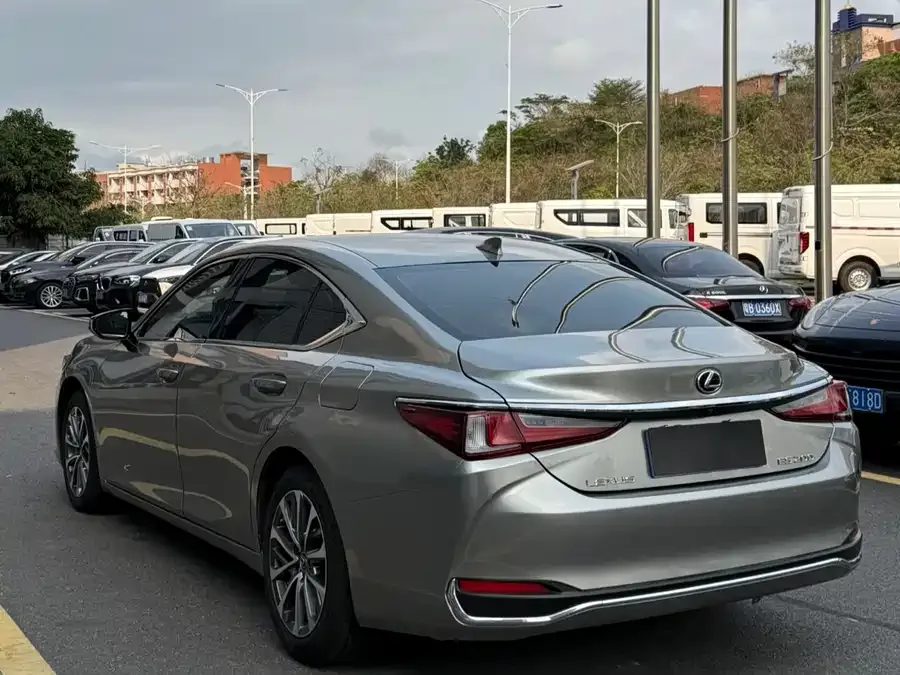 Lexus ES 2024 200 Premium Edition 2024 — миниатюра 3