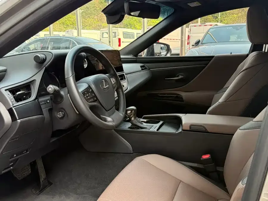 Lexus ES 2024 200 Premium Edition 2024 — миниатюра 4