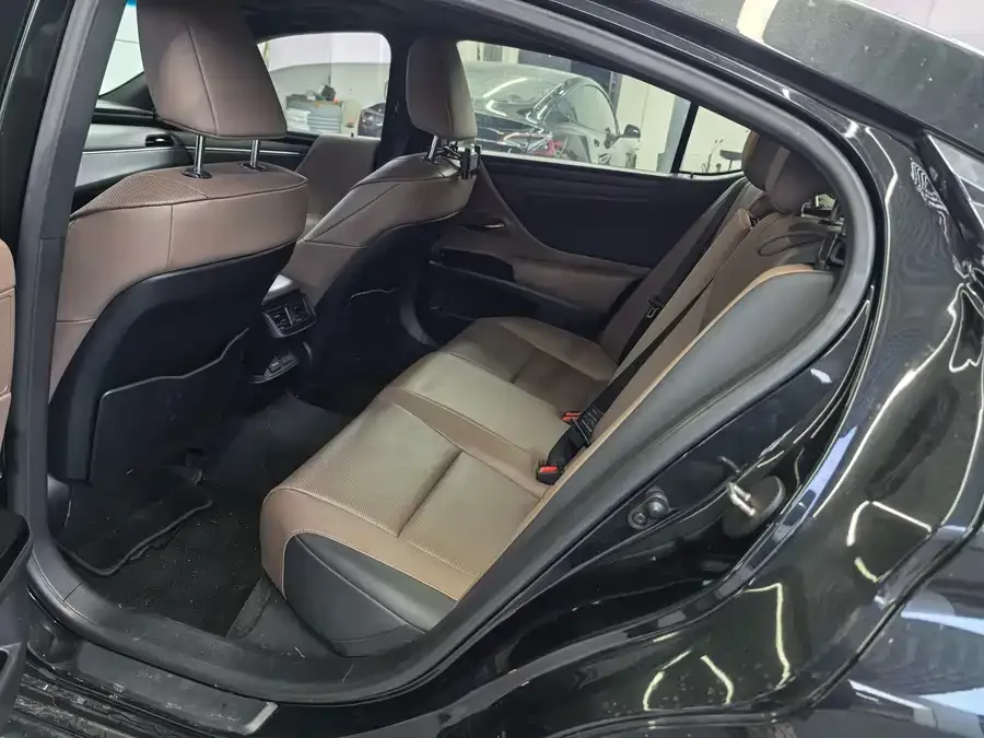 Lexus ES 2023 200 Excellence Edition 2024 — миниатюра 4