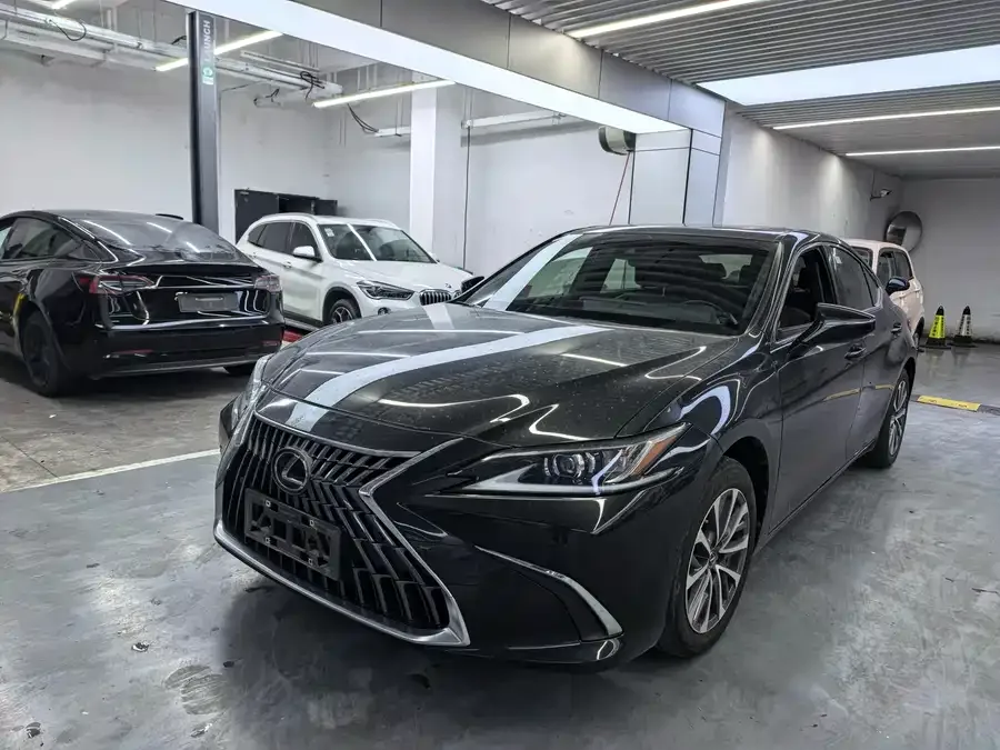 Lexus ES 2024