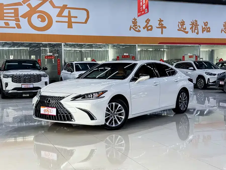 Lexus ES 2022