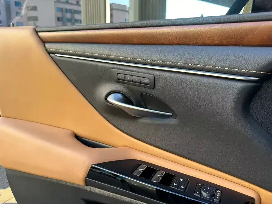 Lexus ES 2021 200 Luxury Edition 2022 — миниатюра 4
