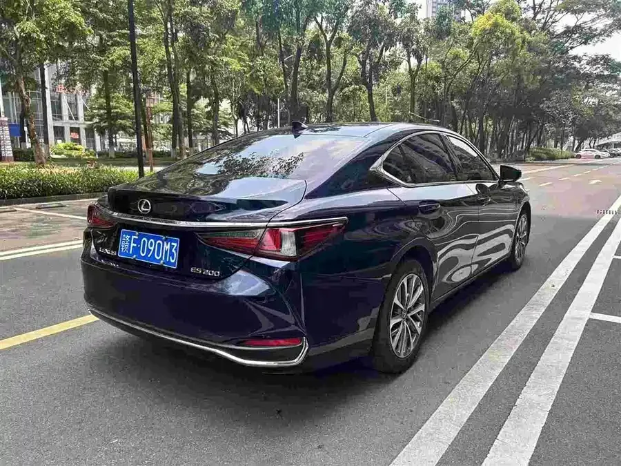 Lexus ES 2024 200 Premium Edition 2024 — миниатюра 2