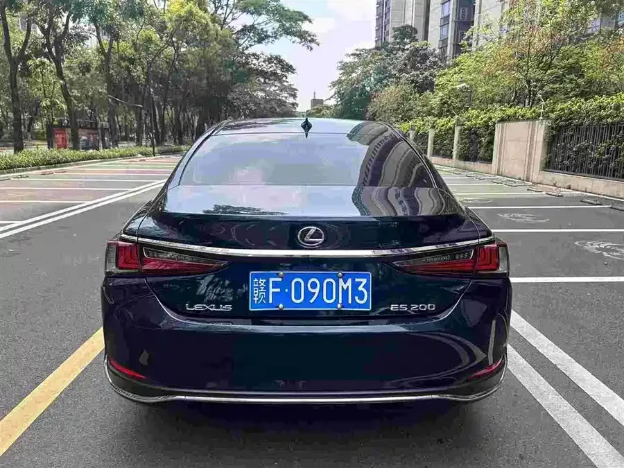 Lexus ES 2024 200 Premium Edition 2024 — миниатюра 3