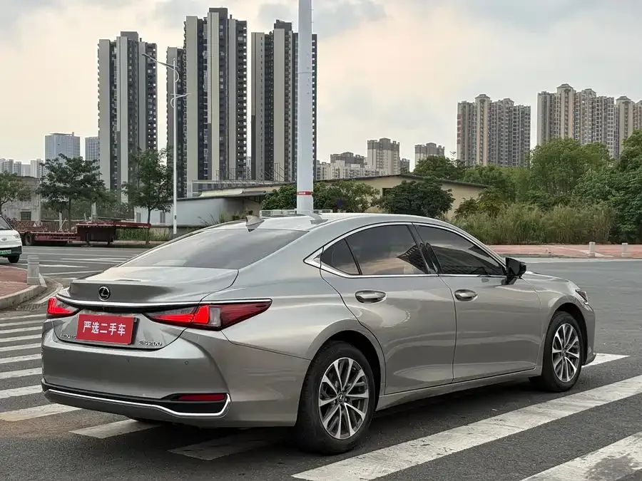 Lexus ES 2023 200 Excellence Edition 2024 — миниатюра 3