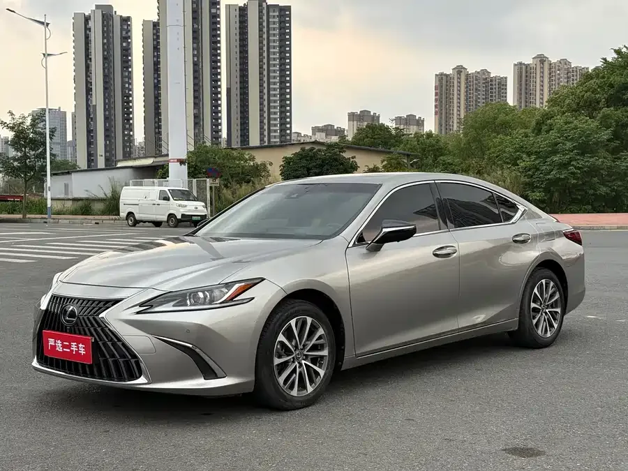 Lexus ES 2024