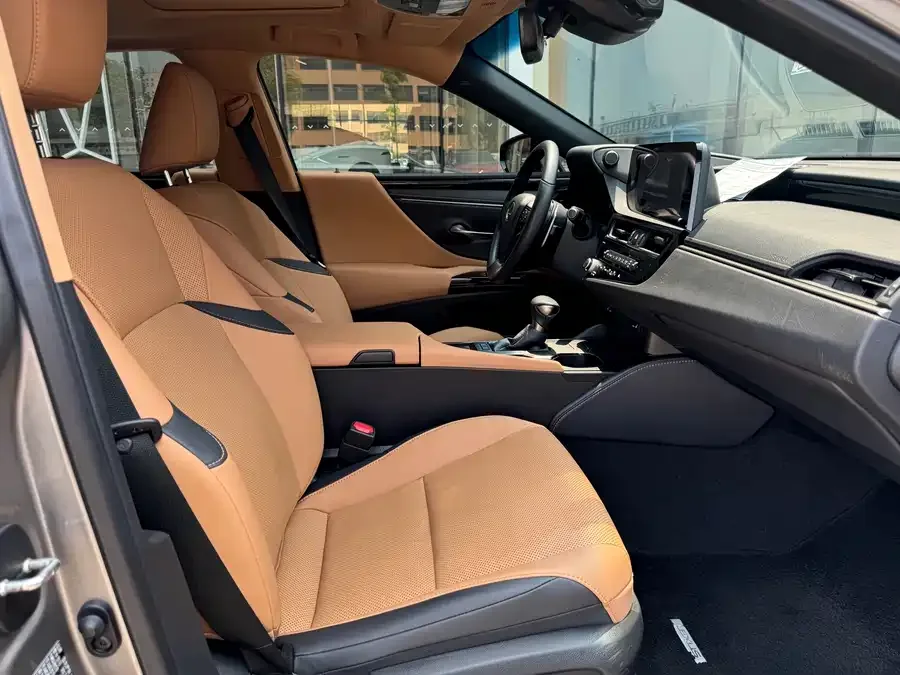 Lexus ES 2022 200 Excellence Edition 2023 — миниатюра 2