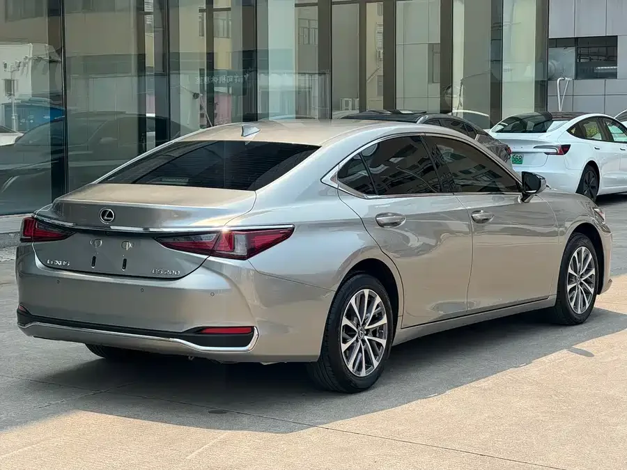 Lexus ES 2022 200 Excellence Edition 2023 — миниатюра 3