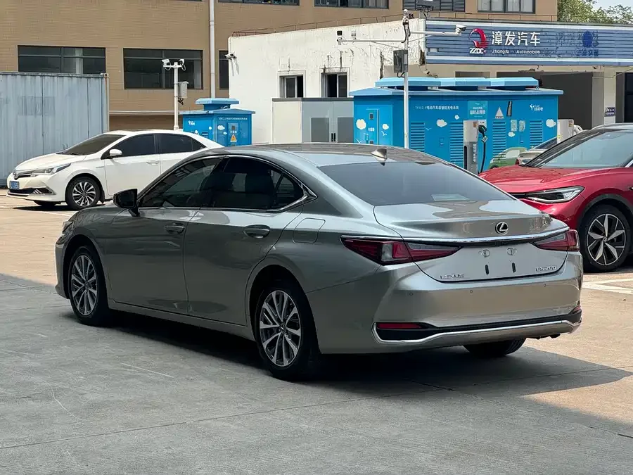 Lexus ES 2022 200 Excellence Edition 2023 — миниатюра 5