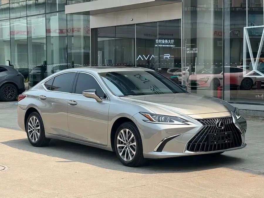 Lexus ES 2023