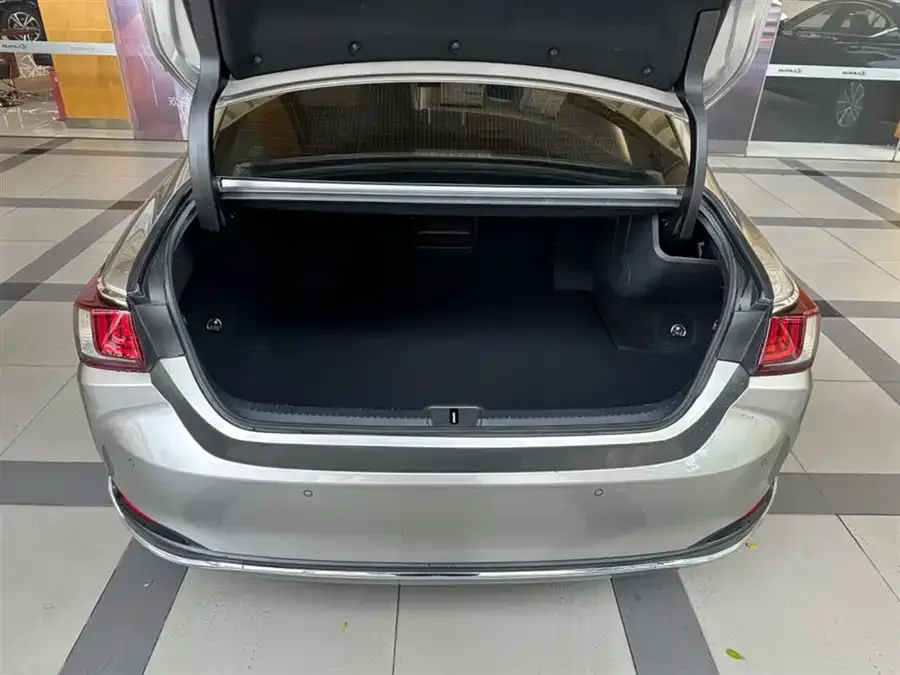 Lexus ES 2022 200 Excellence Edition 2023 — миниатюра 4