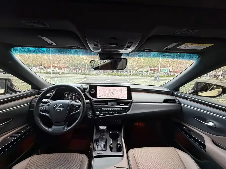 Lexus ES 2023 200 Excellence Edition 2023 — миниатюра 2