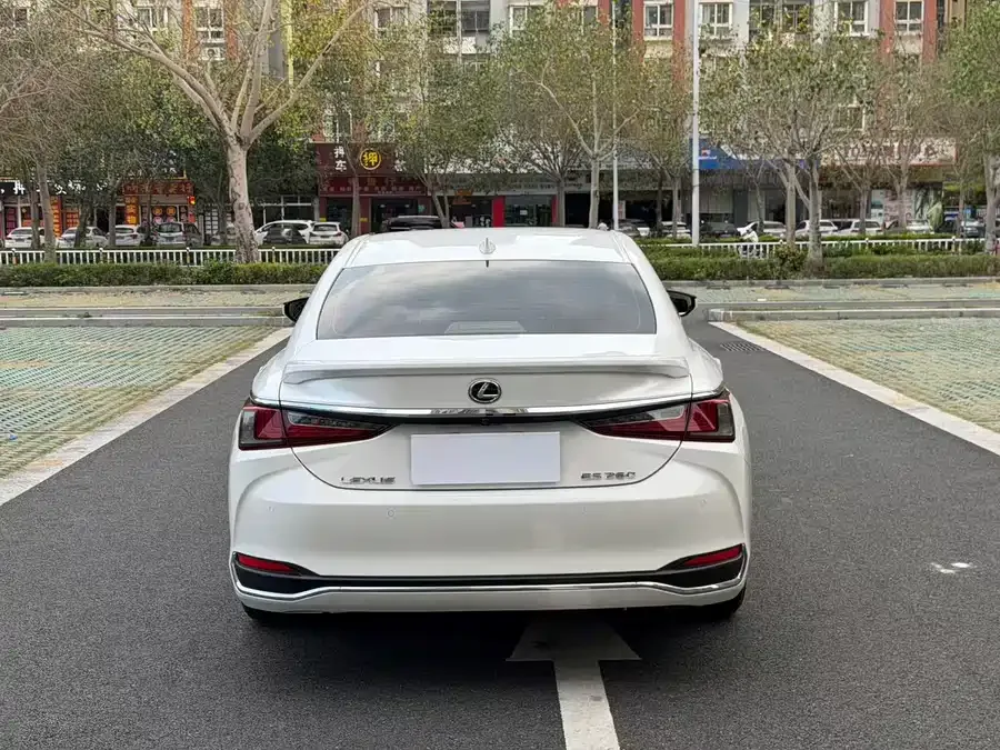 Lexus ES 2023 200 Excellence Edition 2023 — миниатюра 5