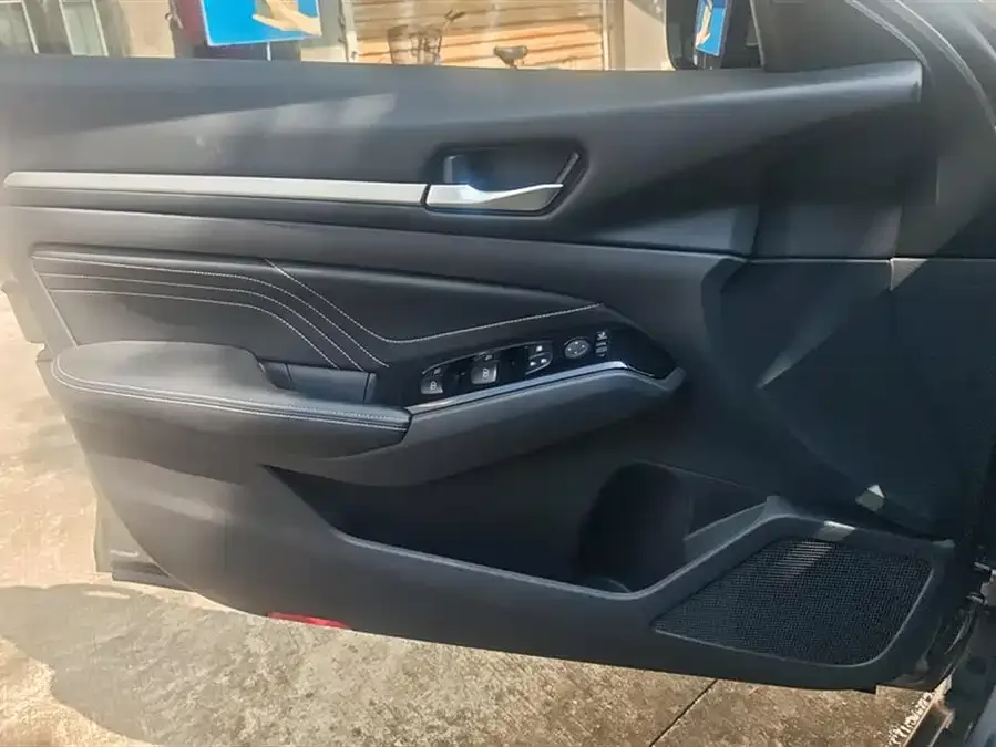 Nissan Altima Teana 2022 2.0L XL-Upr Premium Edition 2023 — миниатюра 4