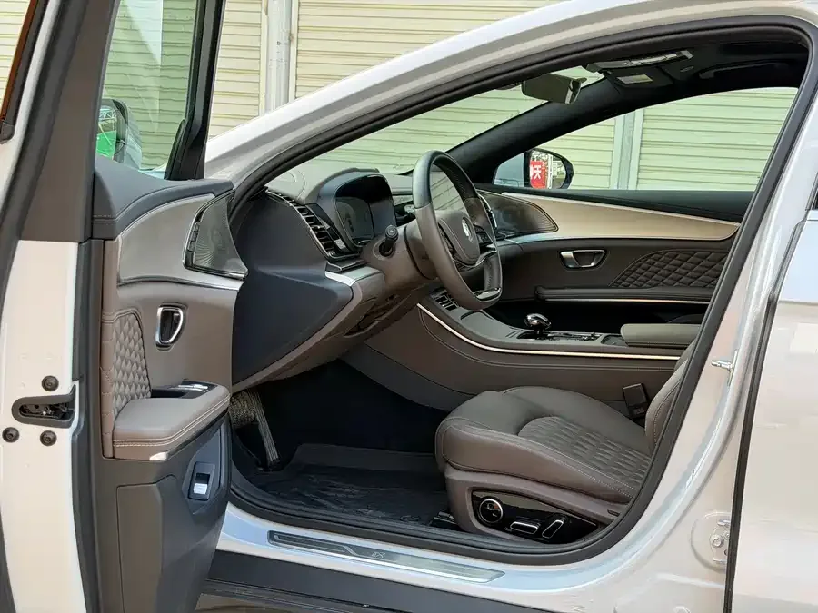BYD Second-hand Han 2024 DM-i Honor Edition 121KM Premium Edition 2024 — миниатюра 4