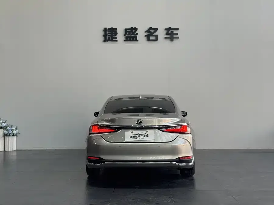 Lexus ES 2022 200 Excellence Edition 2022 — миниатюра 2