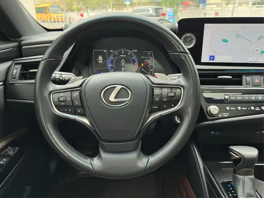 Lexus ES 2023 200 Excellence Edition 2024 — миниатюра 4