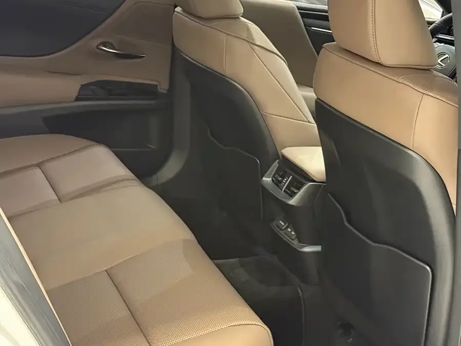 Lexus ES 2023 200 Excellence Edition 2024 — миниатюра 2