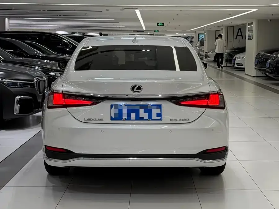 Lexus ES 2023 200 Excellence Edition 2024 — миниатюра 4