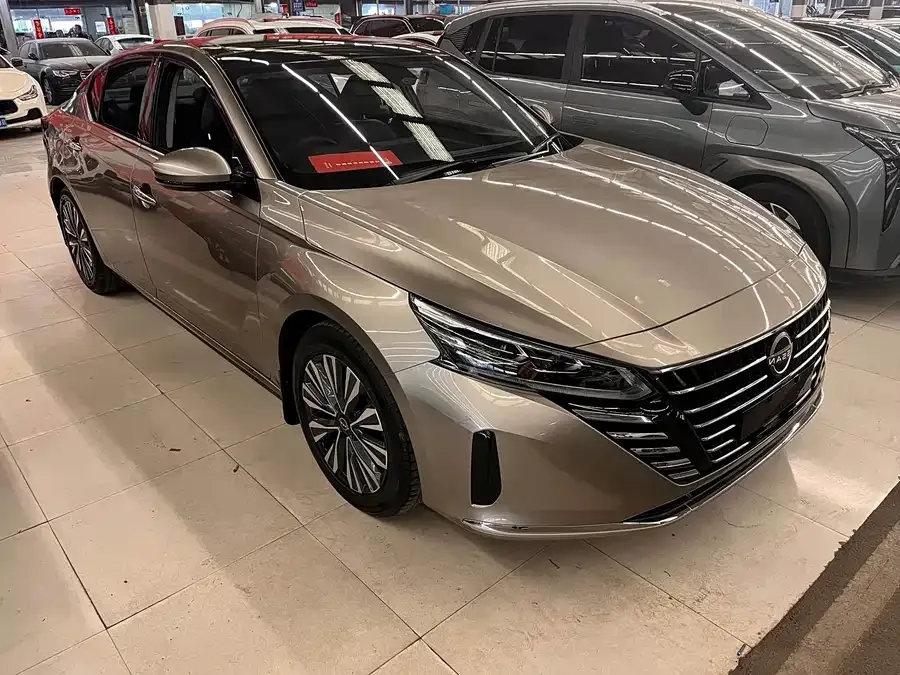 Nissan Altima Teana 2022 2.0L XL-Upr Premium Edition 2023 — миниатюра 3